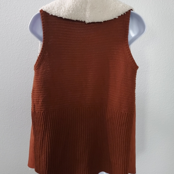 Sherpa Lined Vest - Picture 3 of 7